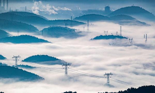 云雾深处有人家 重庆南川平流雾美景似仙境
