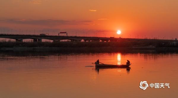 松花江畔夕阳映晚霞 美景如画
