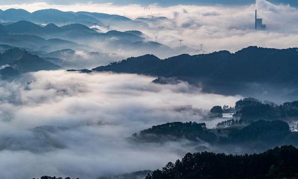 云雾深处有人家 重庆南川平流雾美景似仙境