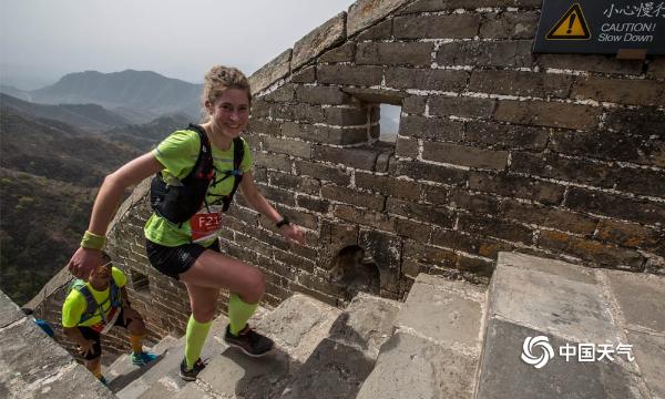 长城上的马拉松 用脚步丈量长城
