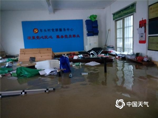 短时大暴雨！广东清远桥梁被洪水冲断