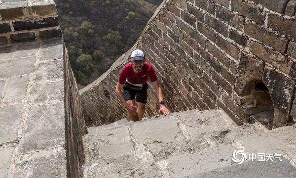 长城上的马拉松 用脚步丈量长城