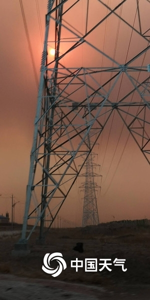 强沙尘暴袭击内蒙古满洲里 黄沙遮天蔽日