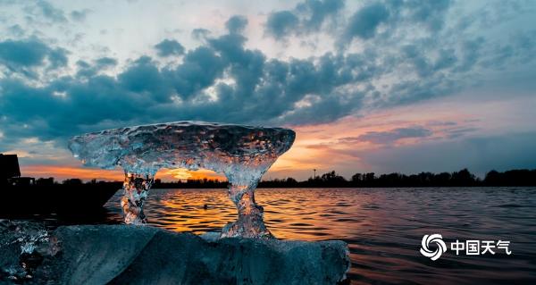 松花江畔夕阳映晚霞 美景如画