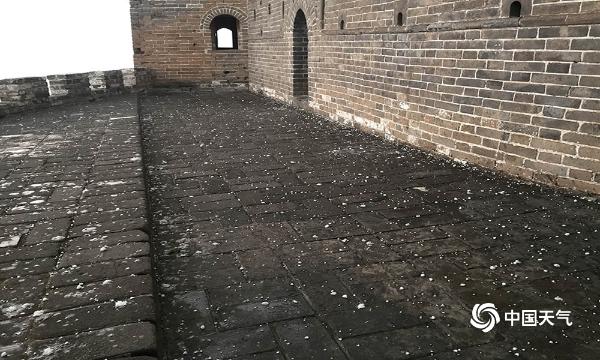天气与历史的碰撞！鸡蛋大冰雹突袭河北金山岭长城