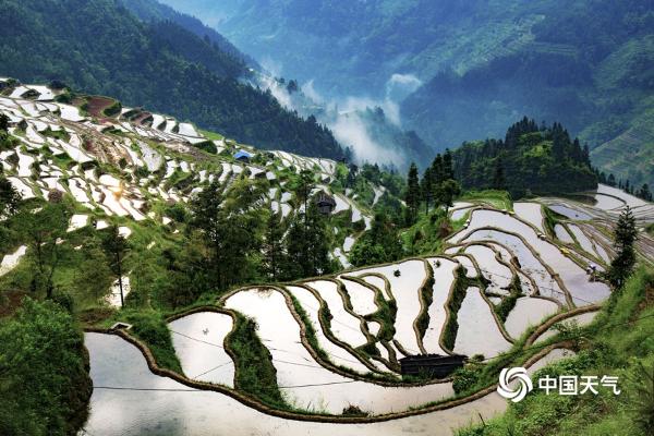 雨后云雾绕青山 赏贵州从江奇美梯田