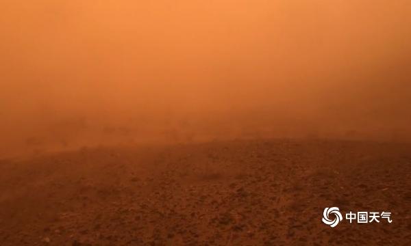 组图带你去内蒙古额济纳旗现场体验特强沙尘暴！