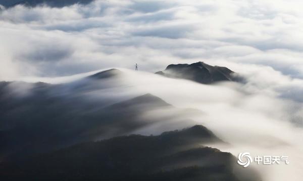 河北白石山再现云海 景色壮观