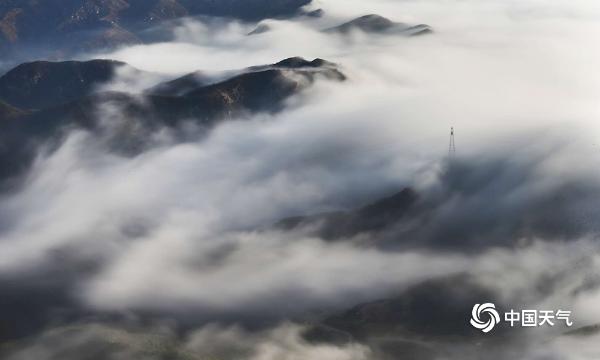 河北白石山再现云海 景色壮观