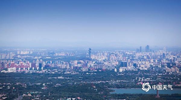 大风刮出北京蓝！ 香山远眺京城地标建筑