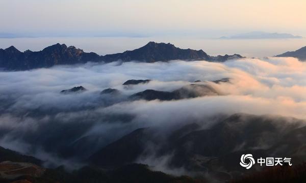 河北白石山再现云海 景色壮观