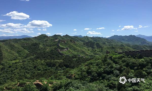 碧空如洗 晴天下的河北金山岭长城美翻了