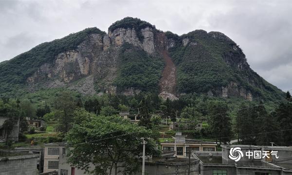 贵州金沙仙人岩岩体崩塌 天气有利后续救援