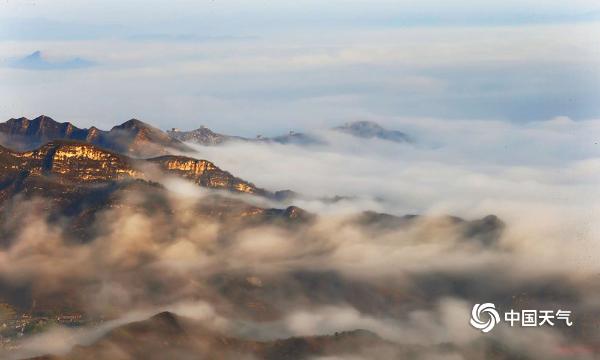 河北白石山再现云海 景色壮观