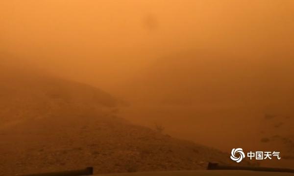 组图带你去内蒙古额济纳旗现场体验特强沙尘暴！