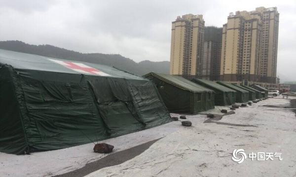 四川宜宾震区普降中到大雨 前线工作人员严阵以待
