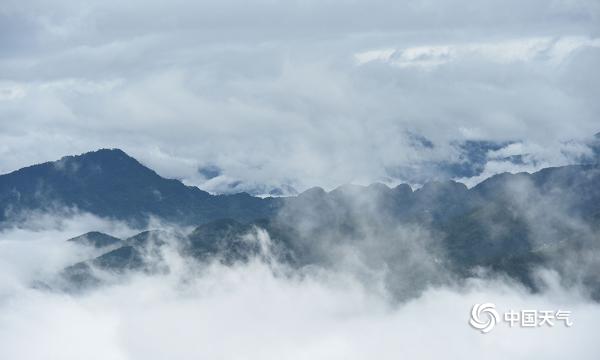 云霞雾霭遮山林 重庆丰都雨后现奇观