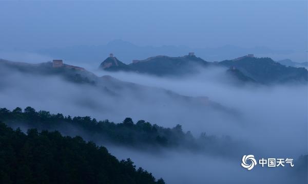 云雾飘渺！河北金山岭长城如梦如画醉游人