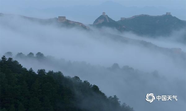 云雾飘渺！河北金山岭长城如梦如画醉游人