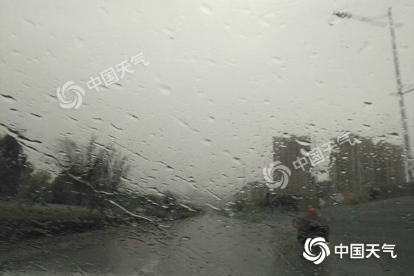 雨水浇灭重庆高温 明后局地气温或再超36℃