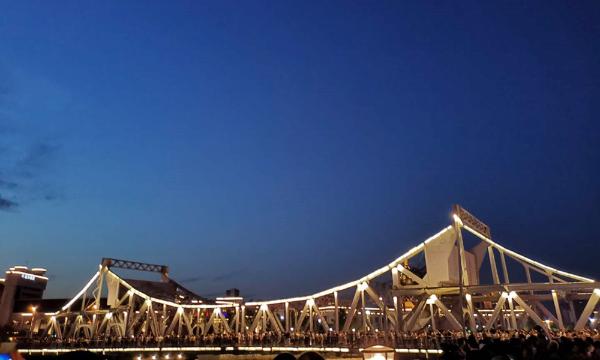 天津解放桥“七一”献礼  盛装开启夜太美
