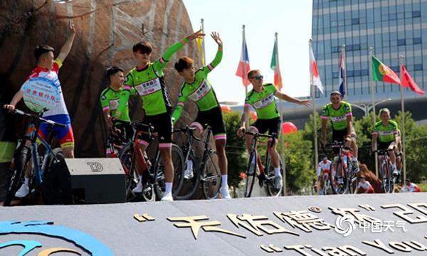 风和日丽 第十八届环青海湖国际公路自行车赛盛大开幕