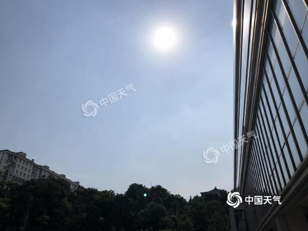 南北方强降雨齐“上线”渝鄂湘赣高温持续“烤”