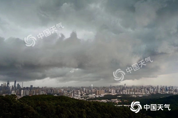 热带低压携风雨影响华南 北方一天两季温差大
