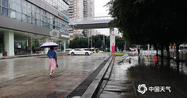 今晨重庆多区县遭强降雨袭击 部分高速公路受影响
