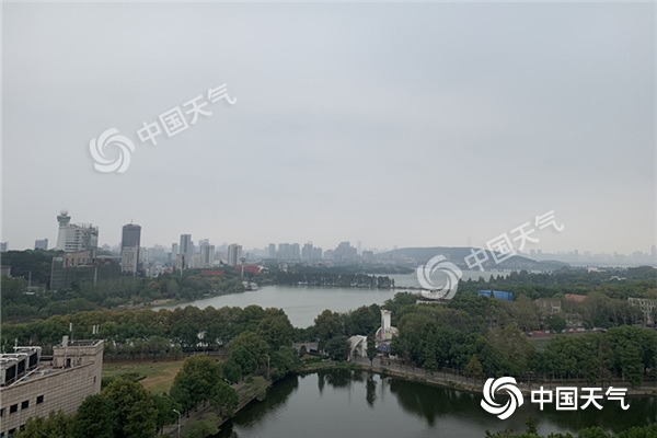 冷空气携风雨袭湖北 武汉等地降温超10℃阵风6-7级