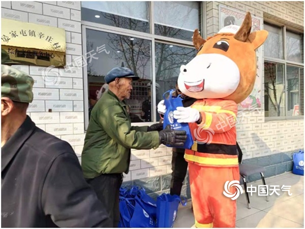 关爱独居老人 消防温暖人心