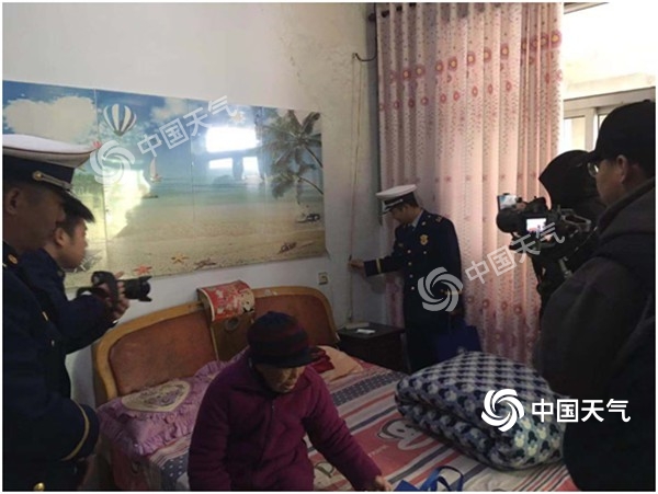 关爱独居老人 消防温暖人心