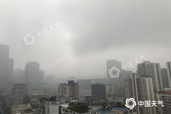 重庆多地阴雨笼罩局地能见度低 明后两天阳光重返
