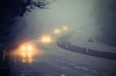 冬季大雾频频 7大行车安全要点需记牢