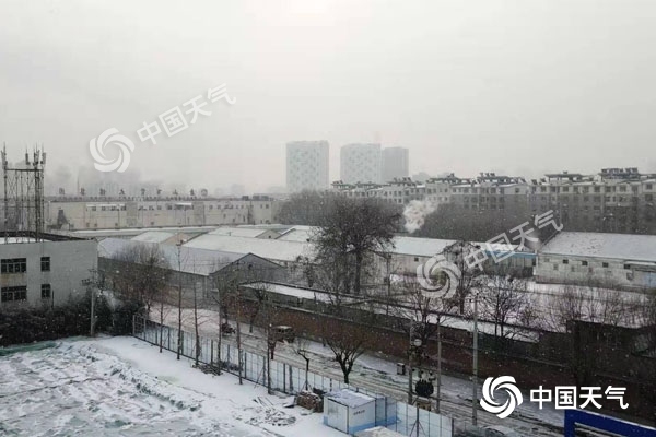 河北大部降雪阻通行 明起三天中南部将遭持续霾天气