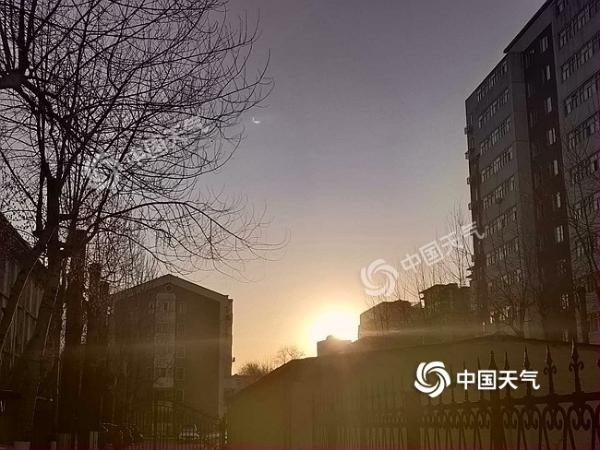 北京气温飙升至近期高点 明日冲击20℃大关！