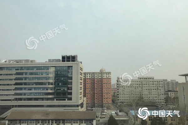 北京今日降温5℃ 明起冷空气携风雨来袭周四气温“腰斩”