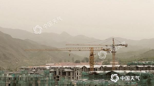 华南等地进入强降雨集中时段 北方天气“花式多样”