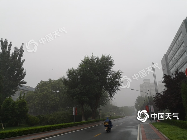 出门带伞！北京今日雷雨“打卡” 雷电黄色预警生效中