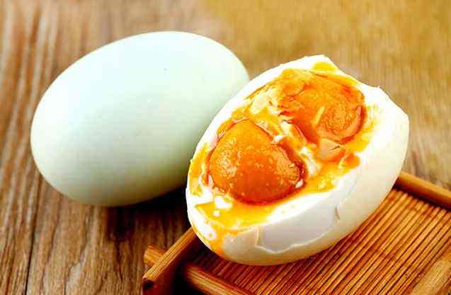 鸡蛋为什么有双黄蛋？营养比单黄蛋更丰富？
