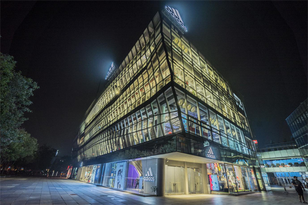 由我创造 阿迪达斯三里屯品牌中心在京焕新开启 同庆品牌中心十周年