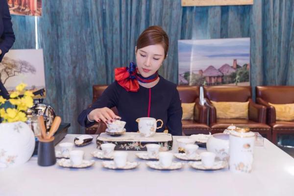 华龙航空联合华祥苑举行国宾茶培训，打造极致客户出行体验