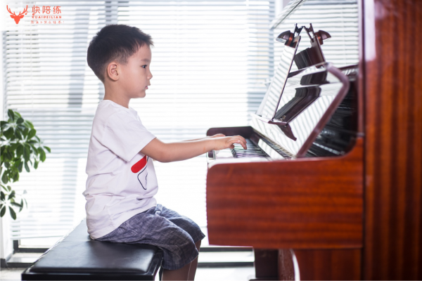 当琴童遇上在线陪练,快陪练让钢琴练习变轻松
