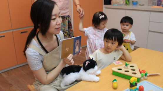 娃咋养托育中心，情境教学与故事演绎帮助孩子快乐学习