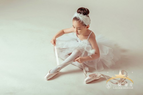 专业儿童摄影北京名店兰黛童星开拓儿童形象包装与艺术培训