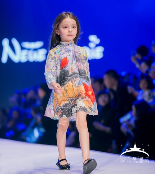 专业儿童摄影北京名店兰黛童星开拓儿童形象包装与艺术培训
