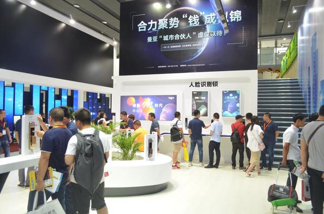 中国首款AI智能锁亮相2018广州建博会