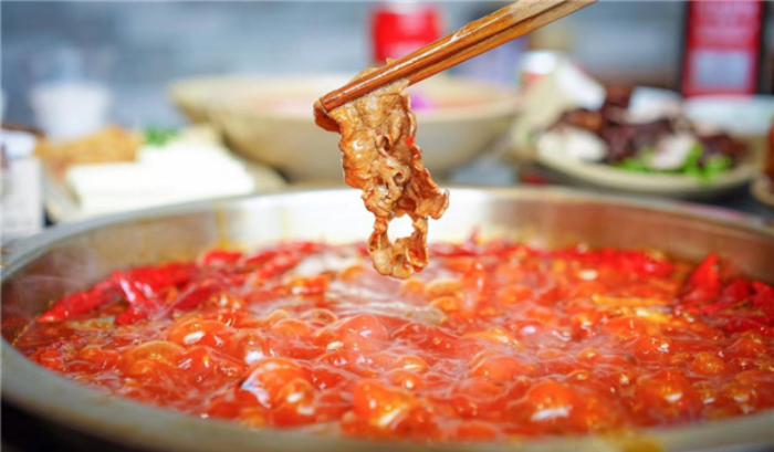 渝味晓宇用优质食材原料 诠释正宗重庆老火锅的麻辣鲜香