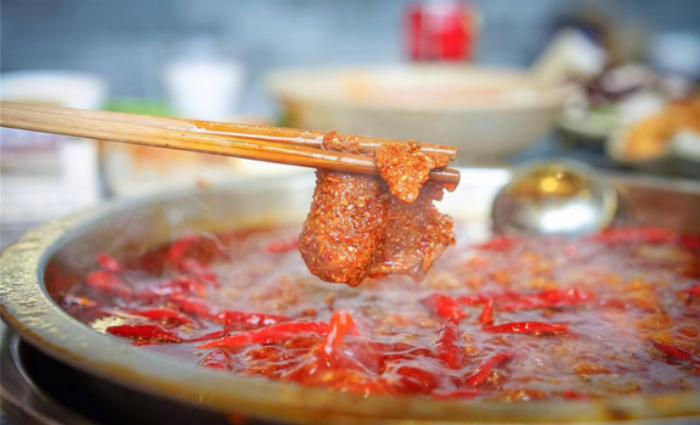 渝味晓宇用优质食材原料 诠释正宗重庆老火锅的麻辣鲜香