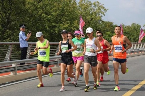 吉林·抚松“鲁能胜地杯”2018长白山国际半程马拉松赛精彩开赛